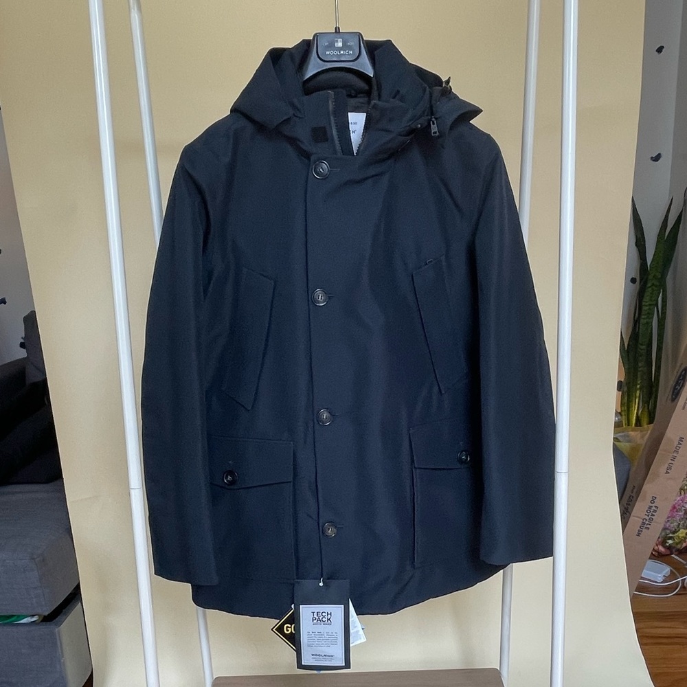 BRAND NEW: Woolrich dark blue winter coat